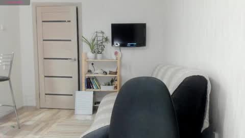 Snapshot of oops_britney chatting on October 12, 6:01 am Britney online show from October 12, 6:01 am