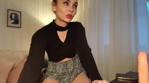 Snapshot of ophelia_blue chatting on November 27, 1:13 pm ophelia blue online show from November 27, 1:13 pm