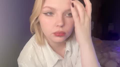 Ophelia online show from December 22, 4:04 pm