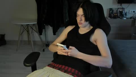 Bella and John online show from April 28, 4:45 pm