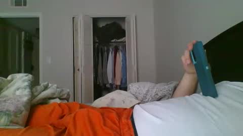 Snapshot of orange22boi chatting on November 8, 3:23 pm orange22boi online show from November 8, 3:23 pm