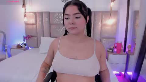 Snapshot of oriana_guzman chatting on July 14, 2:05 am Miss Guzman online show from July 14, 2:05 am