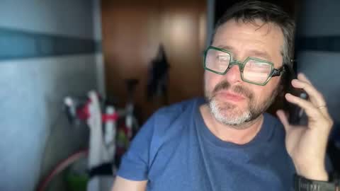 oscarbcncat online show from April 15, 4:47 pm