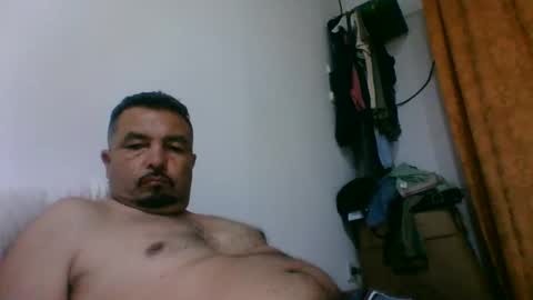 oscarjhe3512 online show from April 10, 1:44 am