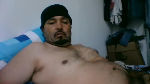 oscarjhe3512 online show from April 24, 2:36 am