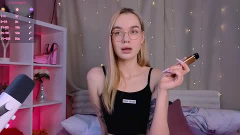 Heidi  online show from March 10, 9:32 am