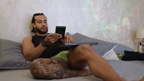 Snapshot of osher_cox chatting on November 4, 2:43 am osher_cox online show from November 4, 2:43 am