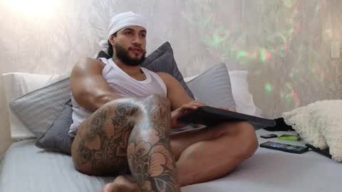 Snapshot of osher_cox chatting on November 16, 4:07 am osher_cox online show from November 16, 4:07 am