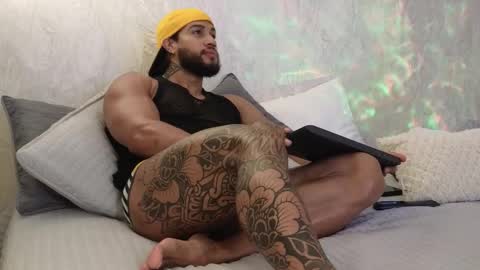 Snapshot of osher_cox chatting on November 22, 2:21 am osher_cox online show from November 22, 2:21 am