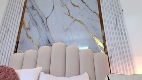 Oshun  online show from February 6, 3:09 pm