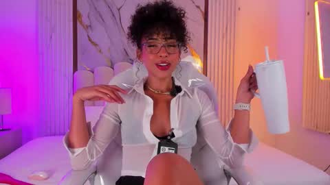 Oshun  online show from November 30, 7:12 am