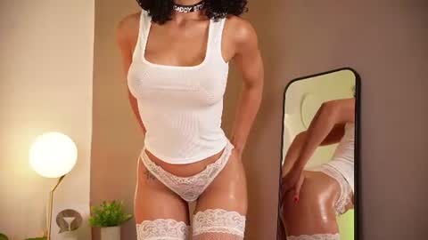 Oshun  online show from June 20, 9:50 pm