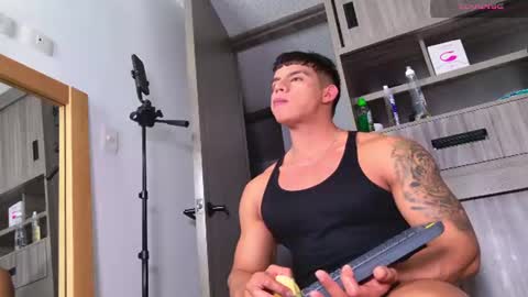 Snapshot of oskar_ford21 chatting on July 22, 11:40 pm Oskar Ford NEW ACCOUNT online show from July 22, 11:40 pm