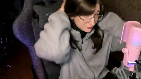 Snapshot of oskar_fucker chatting on June 1, 4:09 pm Leliana online show from June 1, 4:09 pm