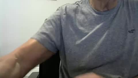 Snapshot of ossibottom chatting on October 20, 6:41 pm Ossi online show from October 20, 6:41 pm