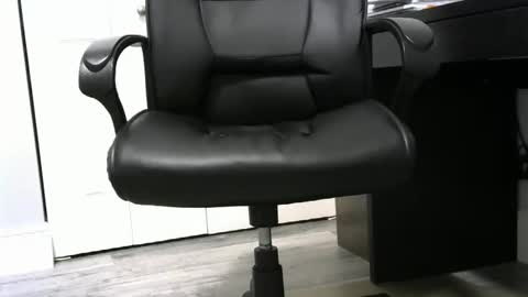 Snapshot of ossibottom chatting on October 28, 10:56 pm Ossi online show from October 28, 10:56 pm