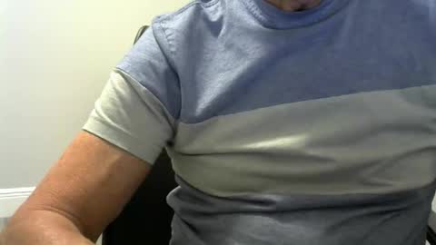 Snapshot of ossibottom chatting on November 6, 11:59 pm Ossi online show from November 6, 11:59 pm