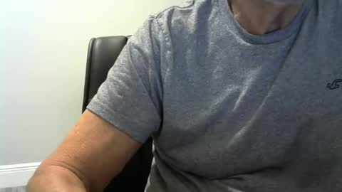 Snapshot of ossibottom chatting on November 13, 2:43 am Ossi online show from November 13, 2:43 am