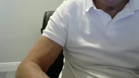 Snapshot of ossibottom chatting on November 17, 12:27 am Ossi online show from November 17, 12:27 am