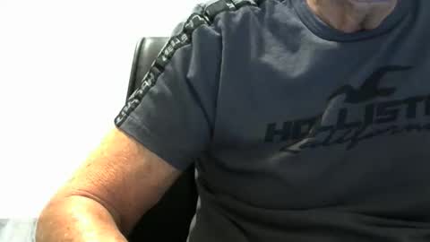 Snapshot of ossibottom chatting on November 27, 12:02 am Ossi online show from November 27, 12:02 am