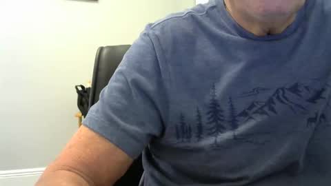 Snapshot of ossibottom chatting on December 3, 2:48 pm Ossi online show from December 3, 2:48 pm