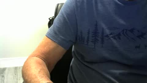 Snapshot of ossibottom chatting on December 16, 12:04 am Ossi online show from December 16, 12:04 am