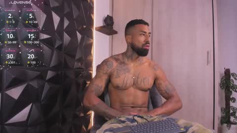 Snapshot of ostin_danielss chatting on October 12, 8:52 pm Ostin Daniels online show from October 12, 8:52 pm