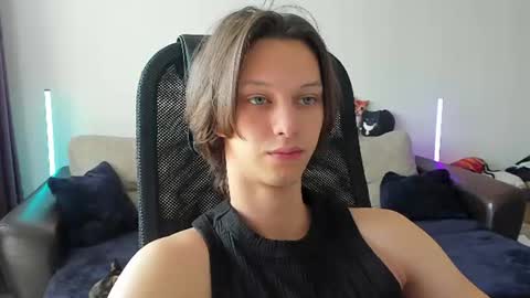 Snapshot of ostin_meoww chatting on July 2, 9:37 am Ostin online show from July 2, 9:37 am