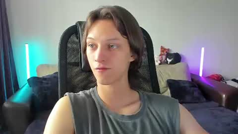 Snapshot of ostin_meoww chatting on July 3, 1:06 pm Ostin online show from July 3, 1:06 pm