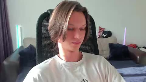 Snapshot of ostin_meoww chatting on July 4, 12:33 pm Ostin online show from July 4, 12:33 pm