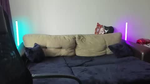 Snapshot of ostin_meoww chatting on July 17, 10:11 am Ostin online show from July 17, 10:11 am
