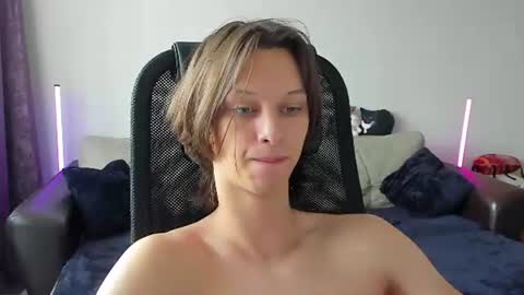 Snapshot of ostin_meoww chatting on July 21, 8:16 am Ostin online show from July 21, 8:16 am