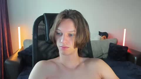 Snapshot of ostin_meoww chatting on July 29, 10:35 am Ostin online show from July 29, 10:35 am