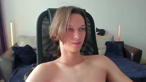 Snapshot of ostin_meoww chatting on August 3, 10:10 am Ostin online show from August 3, 10:10 am