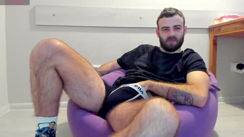 Snapshot of otishairy chatting on December 11, 4:07 am Otis online show from December 11, 4:07 am