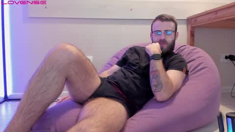 Snapshot of otishairy chatting on February 8, 10:51 pm Otis online show from February 8, 10:51 pm