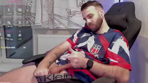 Snapshot of otishairy chatting on October 31, 9:05 pm Otis online show from October 31, 9:05 pm