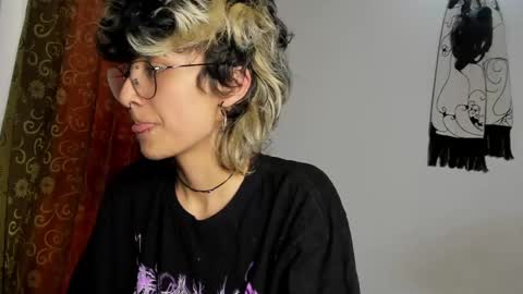 Snapshot of ottoyan_ chatting on December 2, 9:17 pm Otto 3 online show from December 2, 9:17 pm