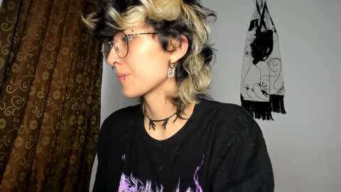 Snapshot of ottoyan_ chatting on December 3, 9:45 pm Otto 3 online show from December 3, 9:45 pm