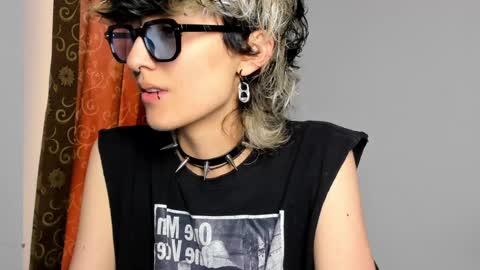 Snapshot of ottoyan_ chatting on December 11, 7:03 pm Otto 3 online show from December 11, 7:03 pm