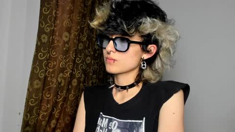 Snapshot of ottoyan_ chatting on December 11, 10:06 pm Otto 3 online show from December 11, 10:06 pm