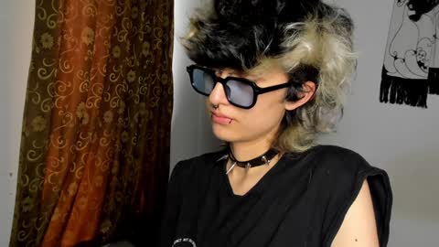 Snapshot of ottoyan_ chatting on December 13, 10:02 pm Otto 3 online show from December 13, 10:02 pm