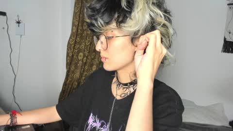 Snapshot of ottoyan_ chatting on December 18, 12:54 am Otto 3 online show from December 18, 12:54 am