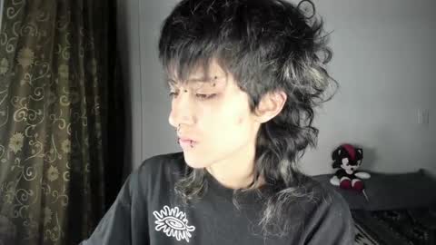 Snapshot of ottoyan_ chatting on November 17, 2:06 am Otto 3 online show from November 17, 2:06 am