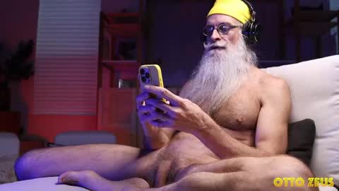 Snapshot of ottozeus chatting on April 14, 2:28 am Otto Zeus online show from April 14, 2:28 am