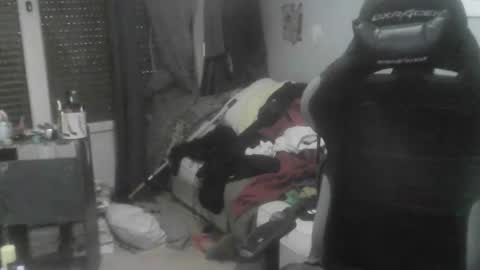 Snapshot of ouinnybis195625 chatting on December 24, 8:55 am ouinnybis195625 online show from December 24, 8:55 am