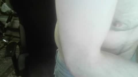 Snapshot of ouinnybis195625 chatting on January 27, 2:13 pm ouinnybis195625 online show from January 27, 2:13 pm