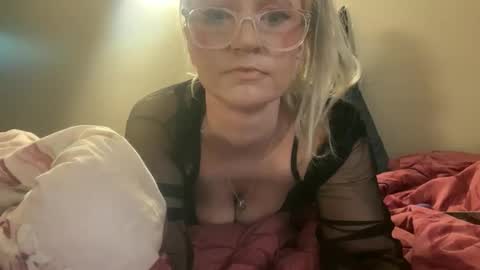 Snapshot of outback_goddess_ chatting on May 30, 12:35 pm outback_goddess_ online show from May 30, 12:35 pm