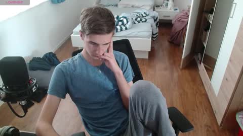 Snapshot of overkneebabe chatting on January 13, 9:03 am OverkneeBabe online show from January 13, 9:03 am