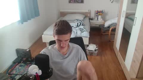 Snapshot of overkneebabe chatting on March 10, 7:46 am OverkneeBabe online show from March 10, 7:46 am